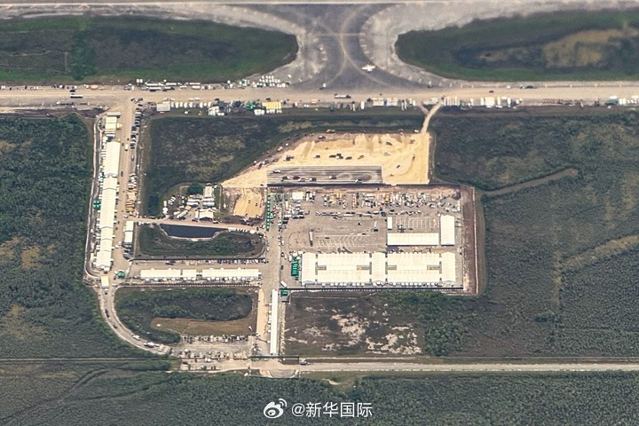 #一笼32人鳄鱼恶魔岛被批虐待人类##鳄鱼恶魔岛饮用漱口如厕用一种水##美计划建
