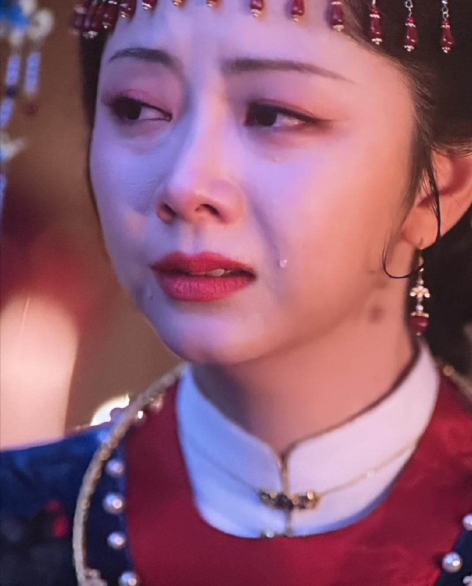 许兰香这个角色，谭松韵演得真好。
比如，结婚这里哭得委屈，还要收着，就演得很好。