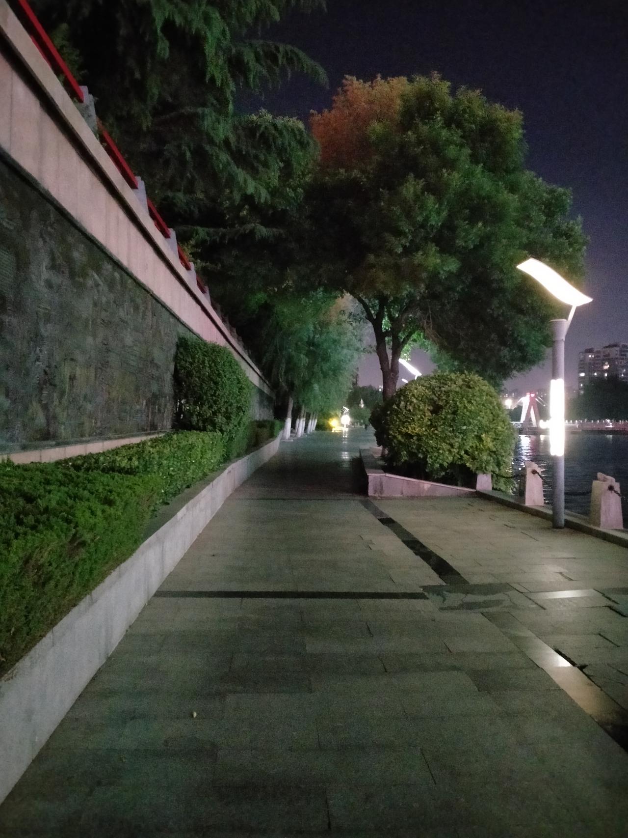 手机随手拍原创图片夜景随手拍。