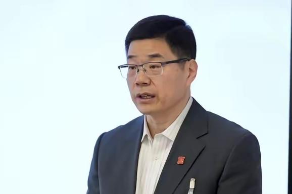 绝了！篮协不同意郭士强给球员放假请求冲上热搜，篮协真把中国男篮当成广场舞管理了吗