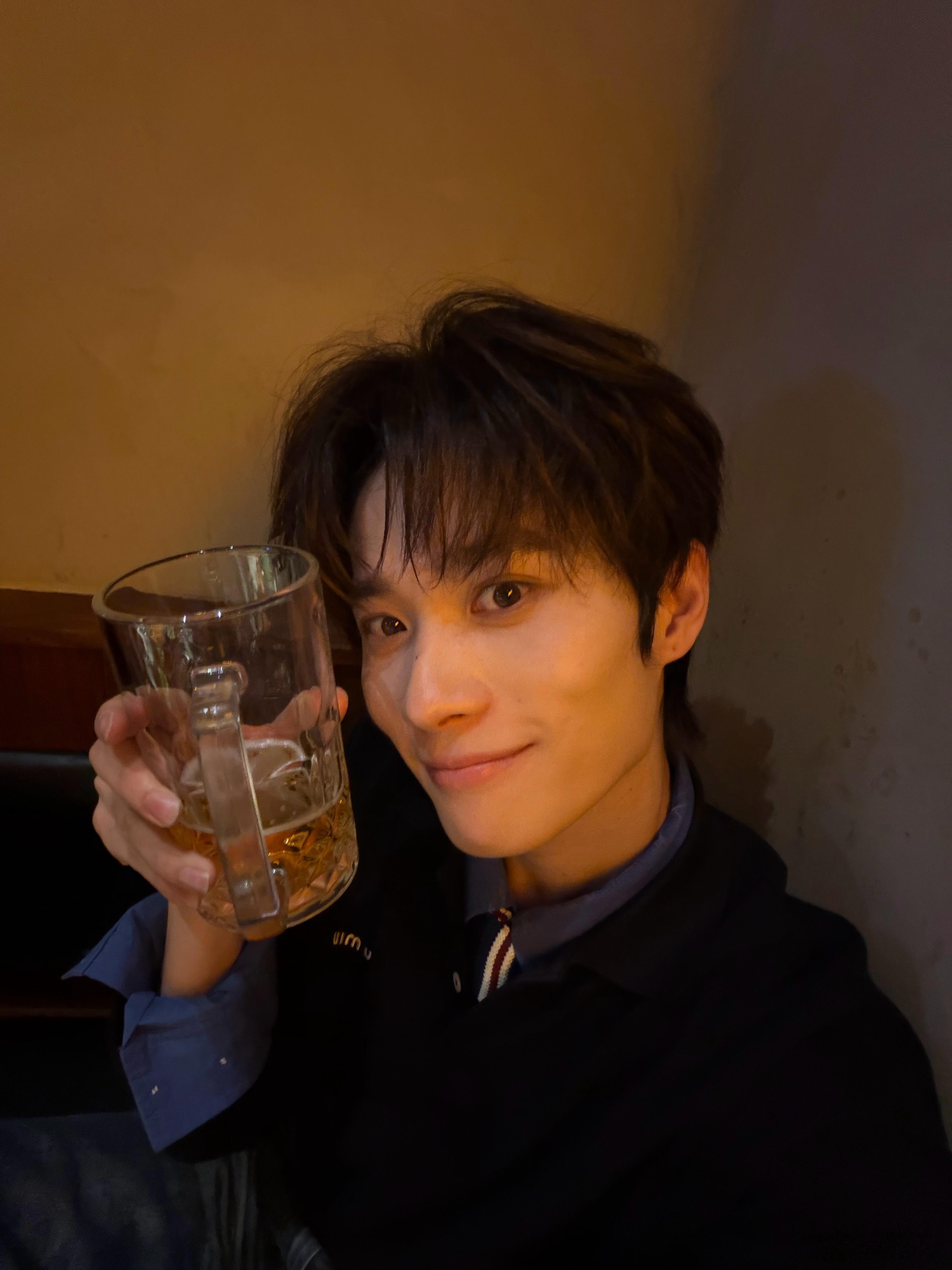 井胧创造营过了5年还对C位ptsd从性格就能看出端倪，井胧本身就偏向低调内敛，再