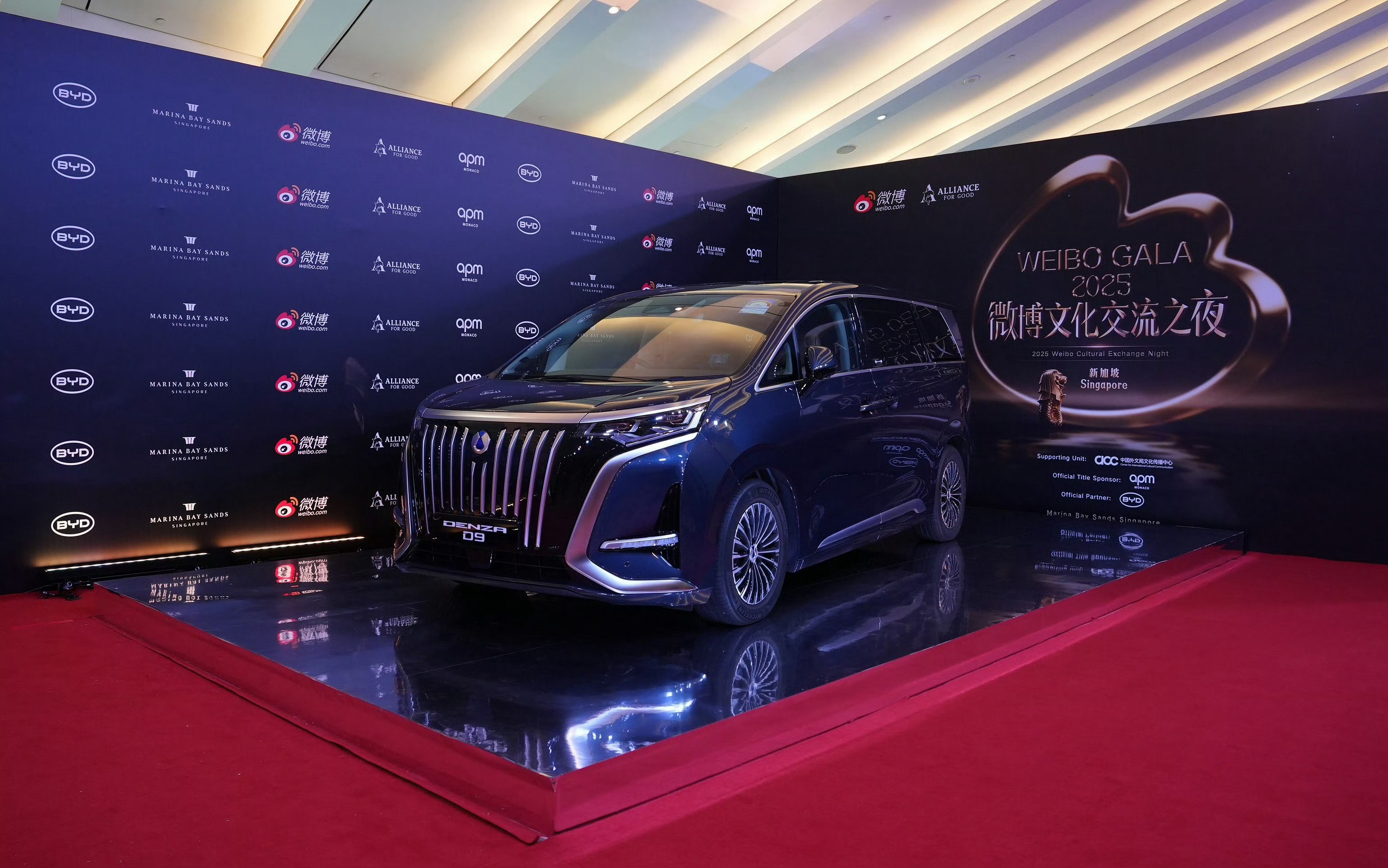 家人们谁懂啊！现在打开海外红毯的新闻，总能在明星名流的身影里，捕捉到一抹超亮眼的