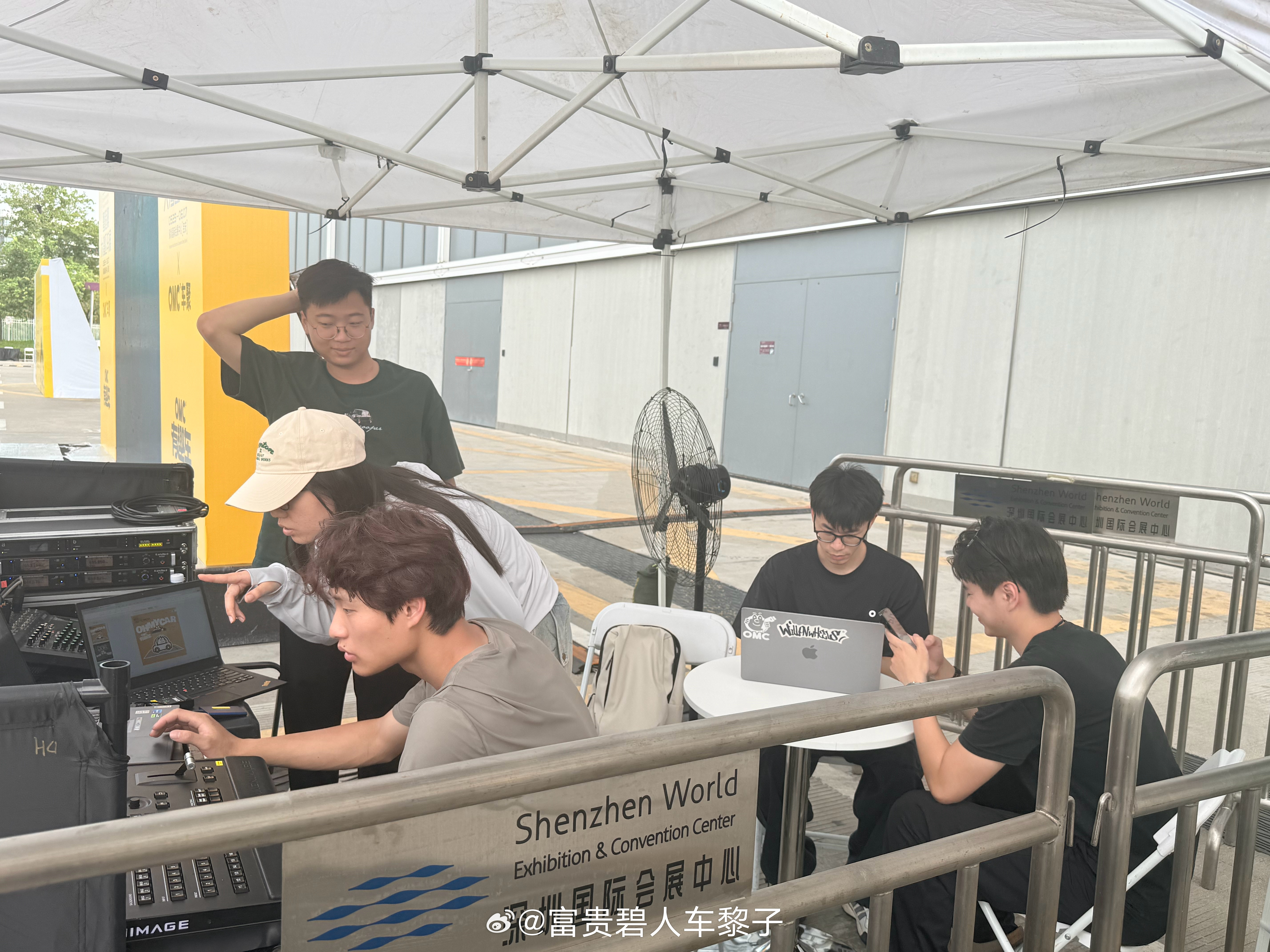 车展策划已经忙到没空拍照📷了发几张手机上仅存的随手拍期待明天深圳的天气善待我们