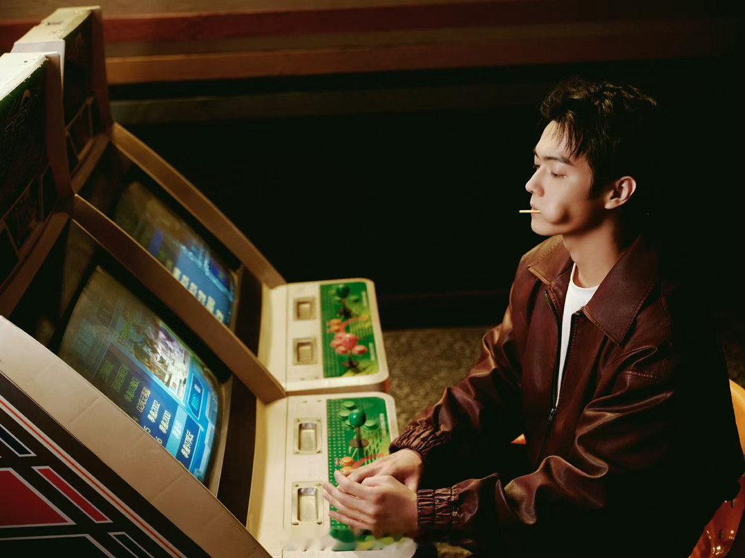 许凯新剧爸爸开门你的kpi回来了 “肥水不流外人田”这句话在陈辉这里有了新解。他