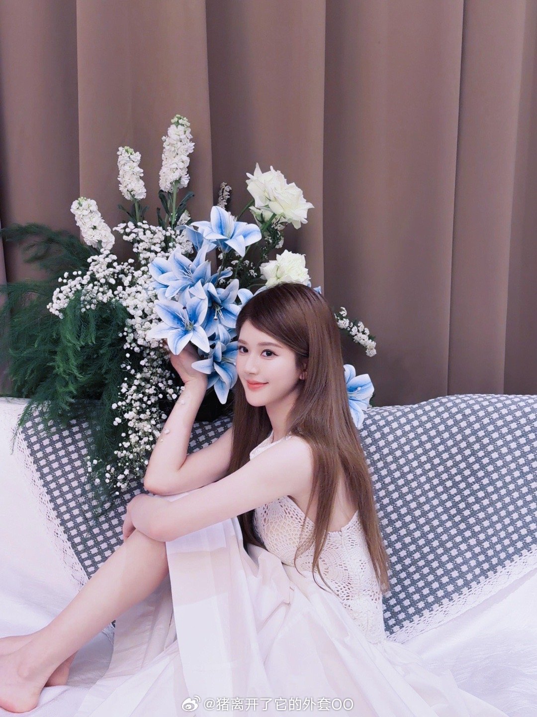 赵露思最新营业照，好温柔甜美！！