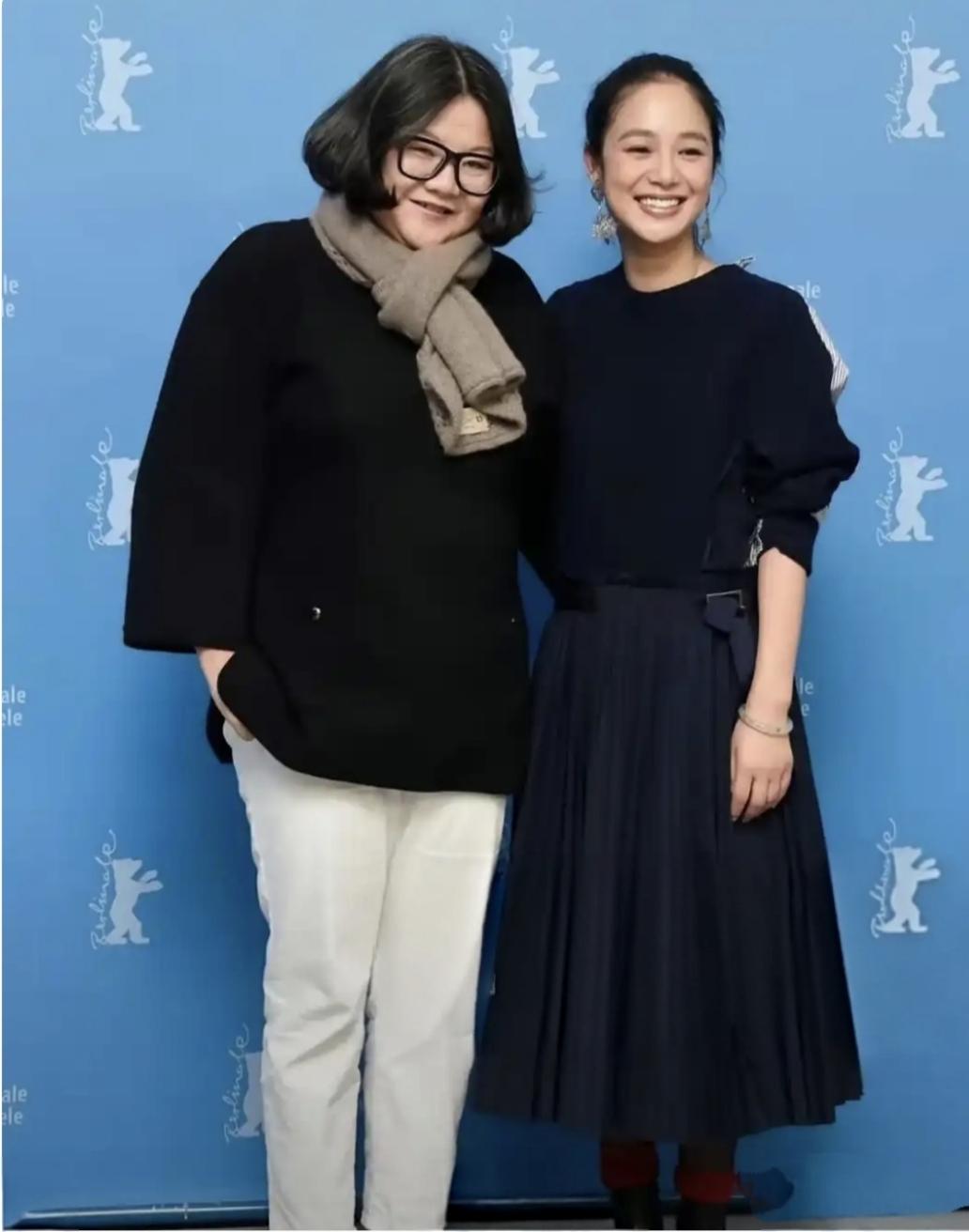 周韵是所有导演夫人里最低调，最不爱炒作的好演员，她除了有自己出镜的电影要上映时出