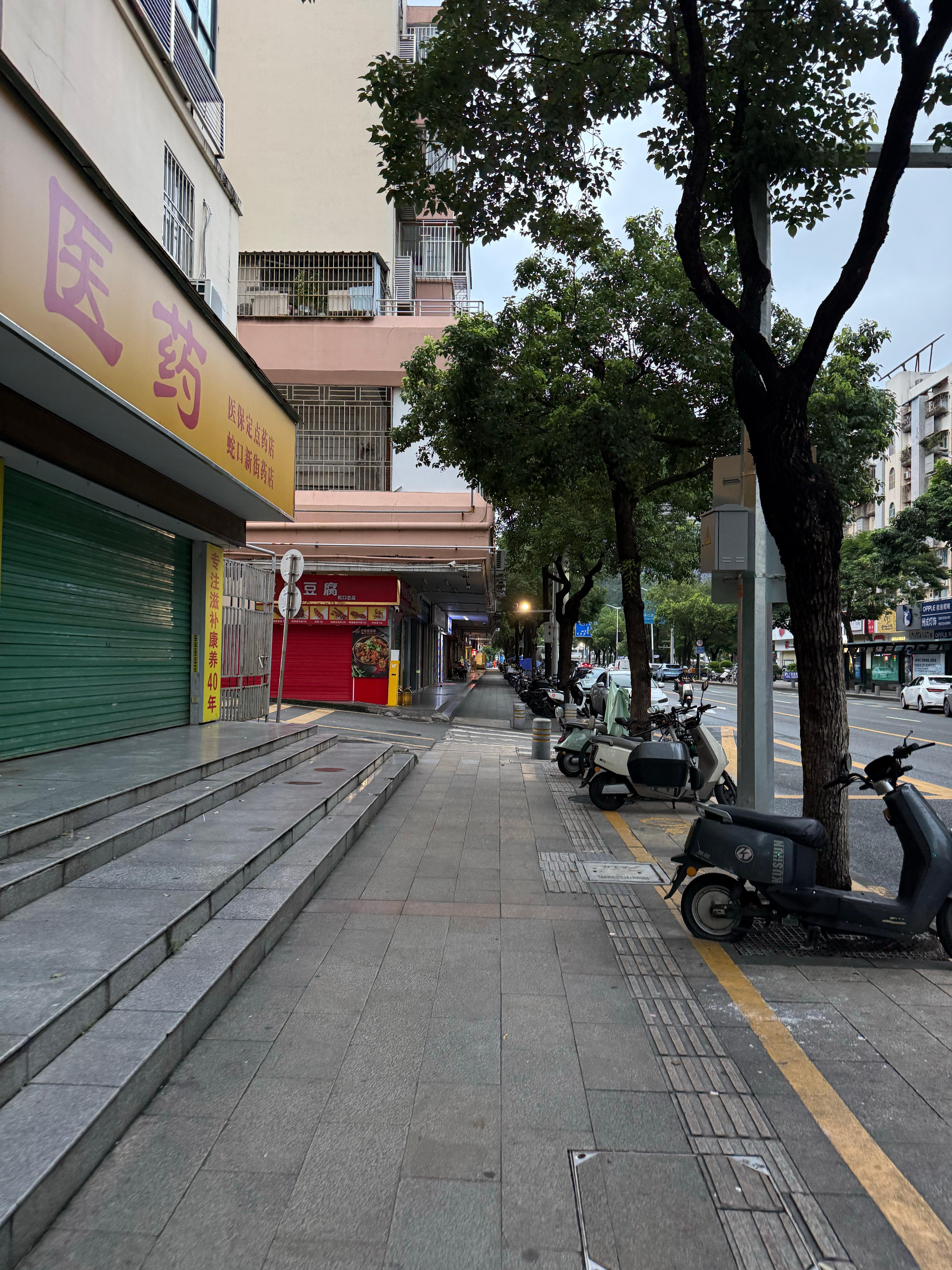 早，这次是真的早，街上都没人[泪奔]  ​​​