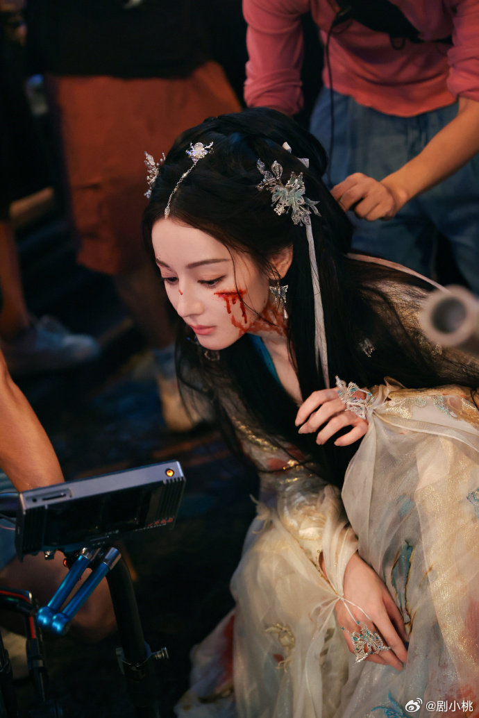 迪丽热巴魏哲鸣女总裁男特助 细节杀疯！知道她爱人间小物就悄悄搜罗，见她涉险就慌到