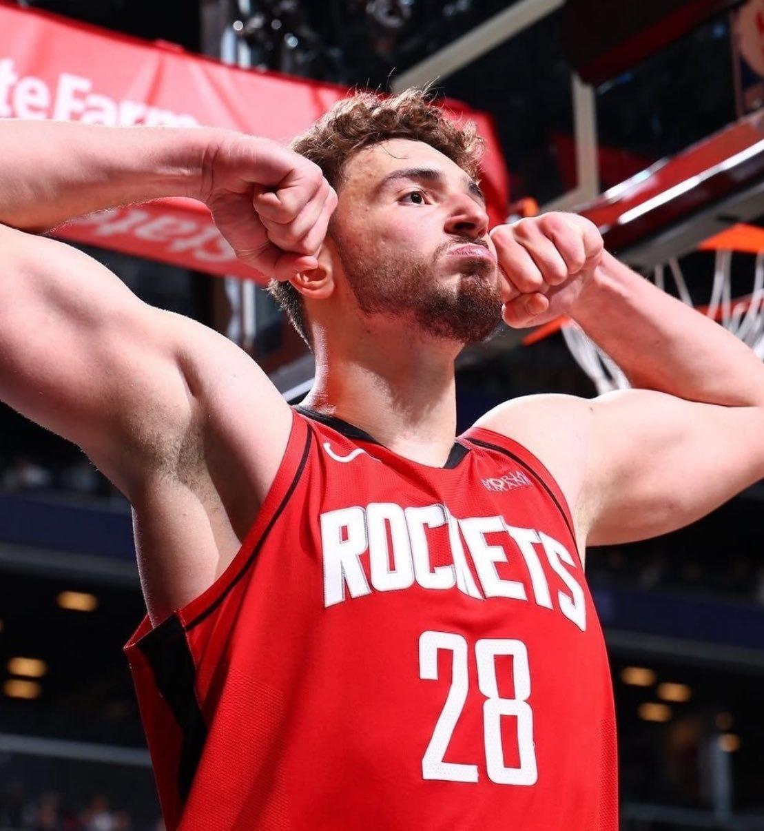 ESPN记者Tim MacMahon与Michael C. Wright在节目中