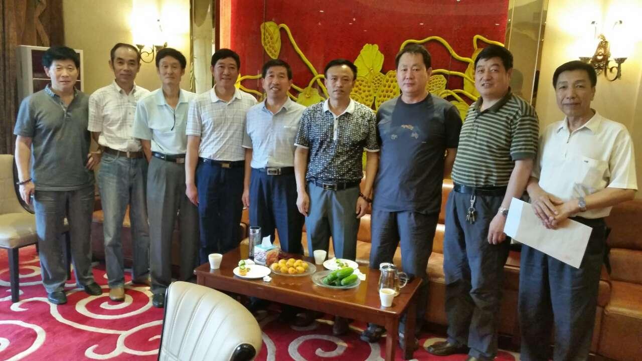 京津冀军校同学十兄弟
2015年5月，毕业32年的西安空军通信学校有线排长班同学