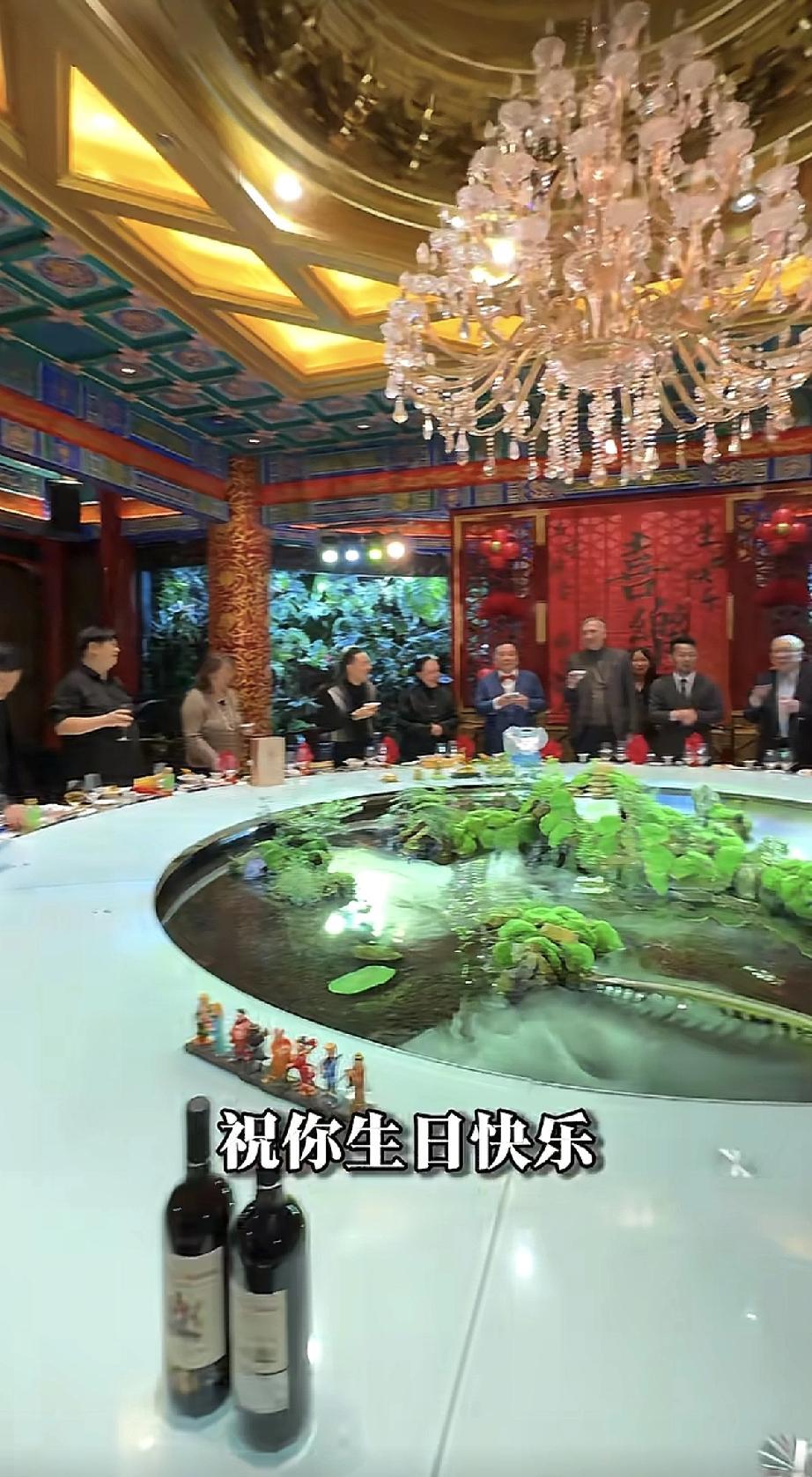 中国法拉利第1人李晓华过生日，真豪气，连85岁的杨洪基都要献唱!

近日，中国法