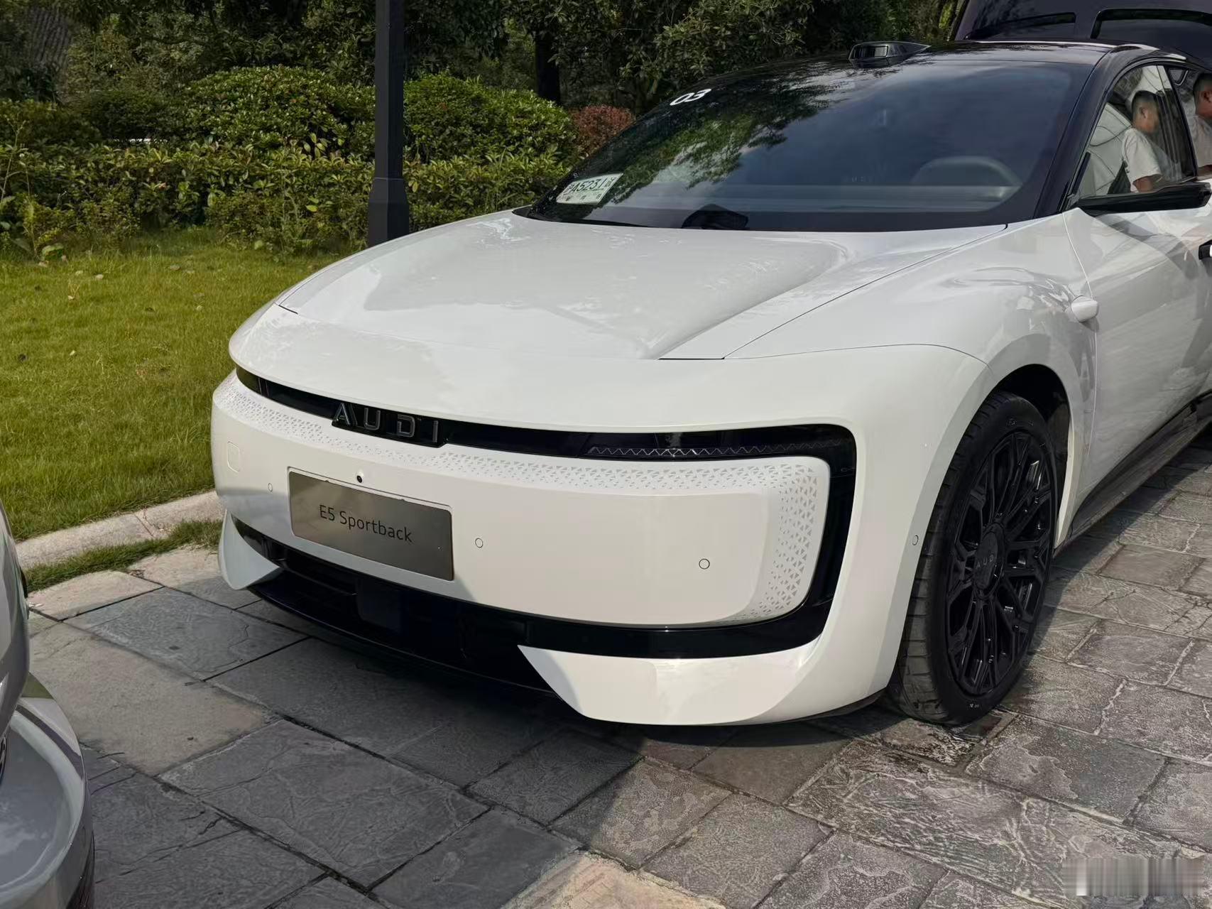 奥迪E5 Sportback，你最好哪个色？现场看个人会更喜欢银色。郑钦文同款新
