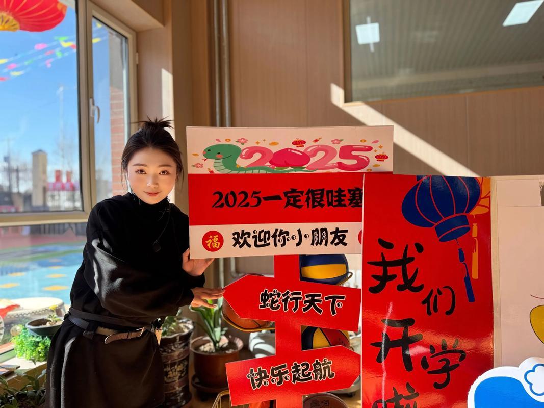 春节过后，北京多家银行迎来未成年人开户小高峰，家长带孩子办理专属银行卡，集中管理