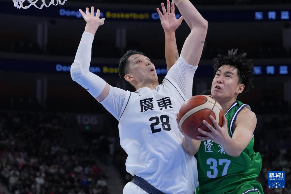 成年组半决赛，李虎翼硬抗大鸟。沈梓捷表情太逗了！ 