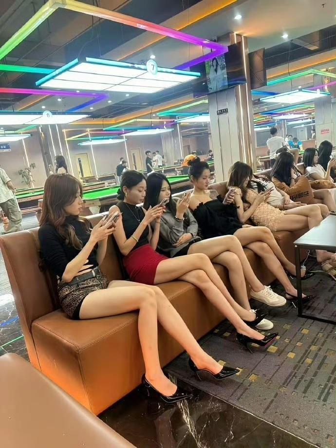 记得小时候台球厅里进出的人都是小黄毛小太妹之类的。
现在没想到这个体育项目越来越