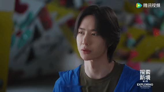 王一博专挑破包背王一博在《探索新境2》中解释，背包磨破后仅修补不更换，因磨损痕迹