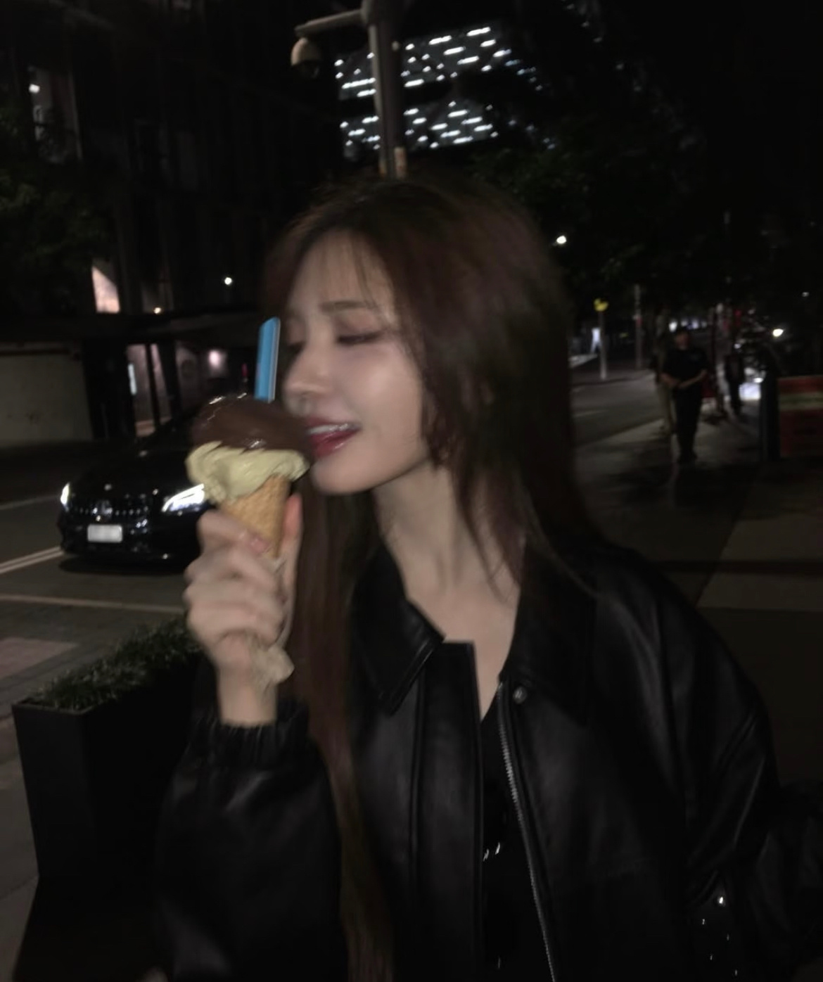 夜晚很美，姐姐也很美… ​​​