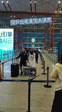 国乒出发美国大满贯，曼昱和楚钦走的vip，王晨策去送的机，看了好久，都没看到莎莎