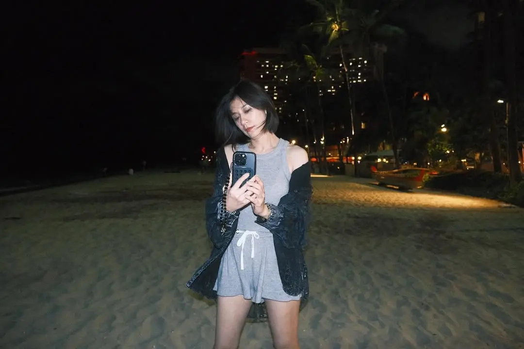 贾静雯和梧桐妹。