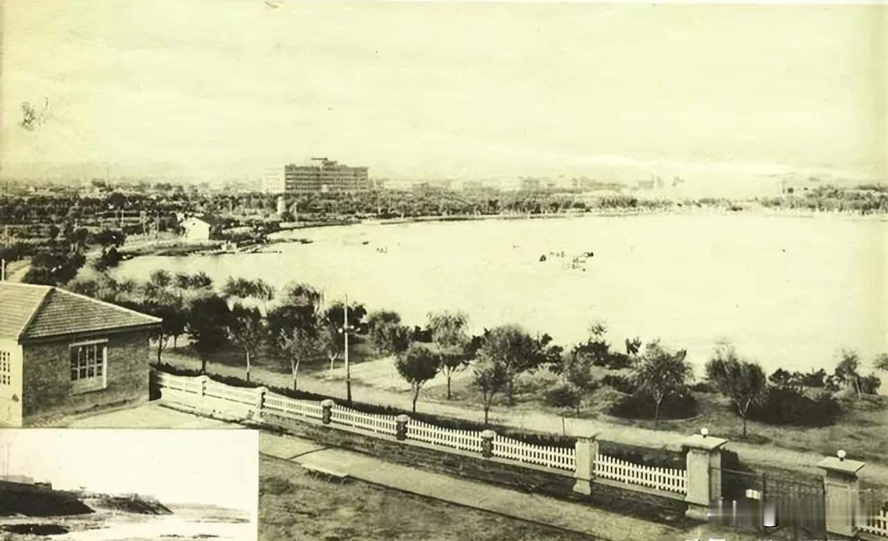 太原迎泽公园！图一为 1954 年的 太原迎泽公园，也是公园建成开始的样子，图二