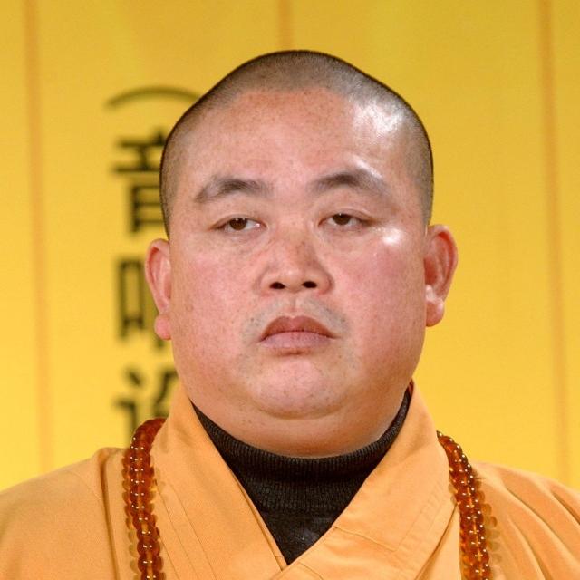 莫伸手，伸手必被抓！
大和尚终是自食恶果
一审被判二十四年，并处罚金
人民币三百