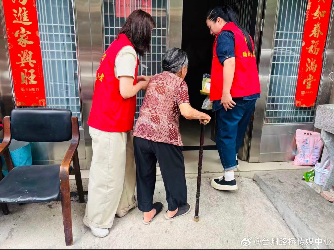 台州路桥生日祝福送到家暖透高龄老人心坎 把温暖送到家门口，把关怀暖到心坎里，让老