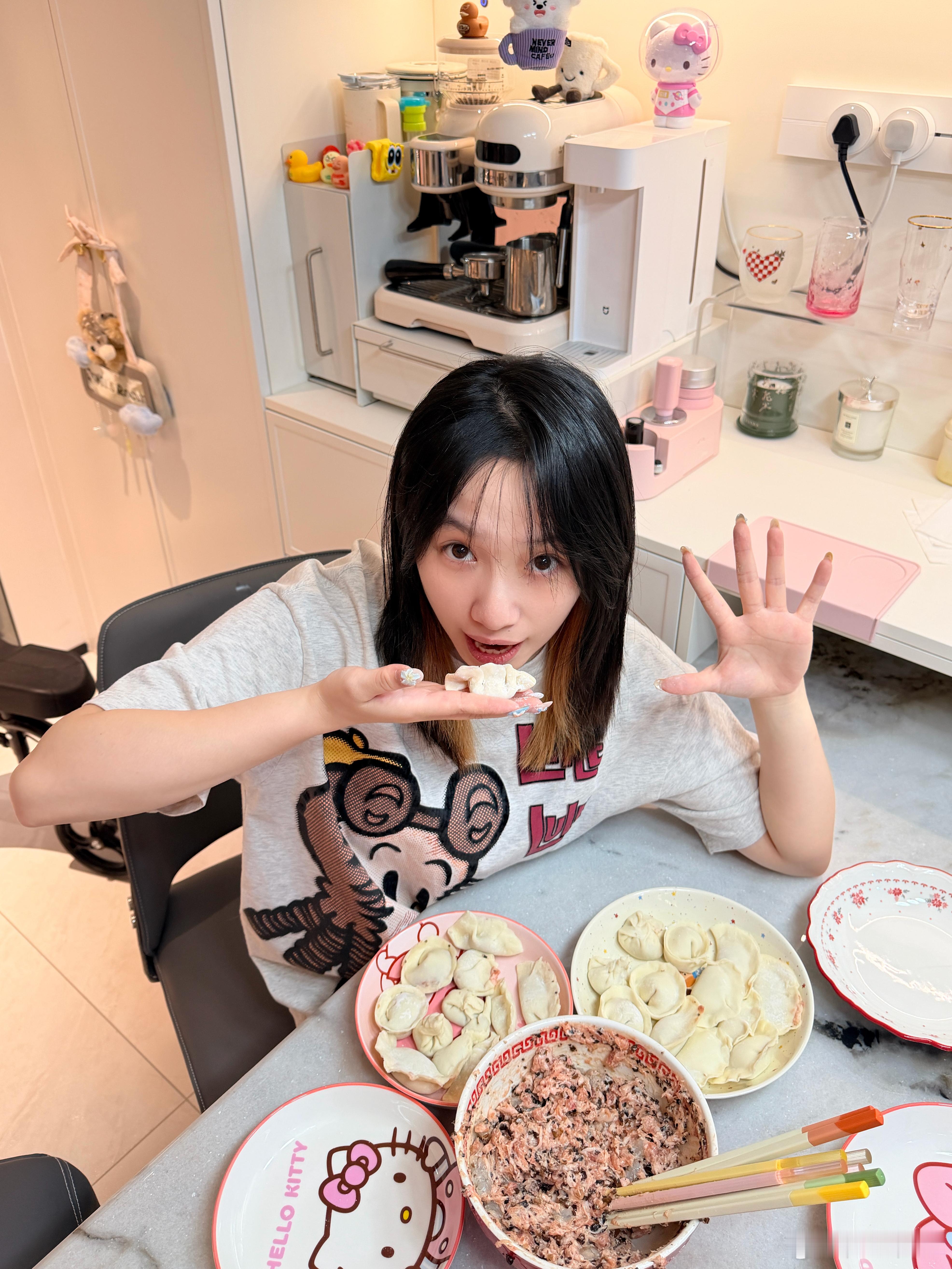 冬至🥟唐怡萱冬至冬至快乐 第一次冬至的时候自己包饺子感觉好幸福☺️ 北京