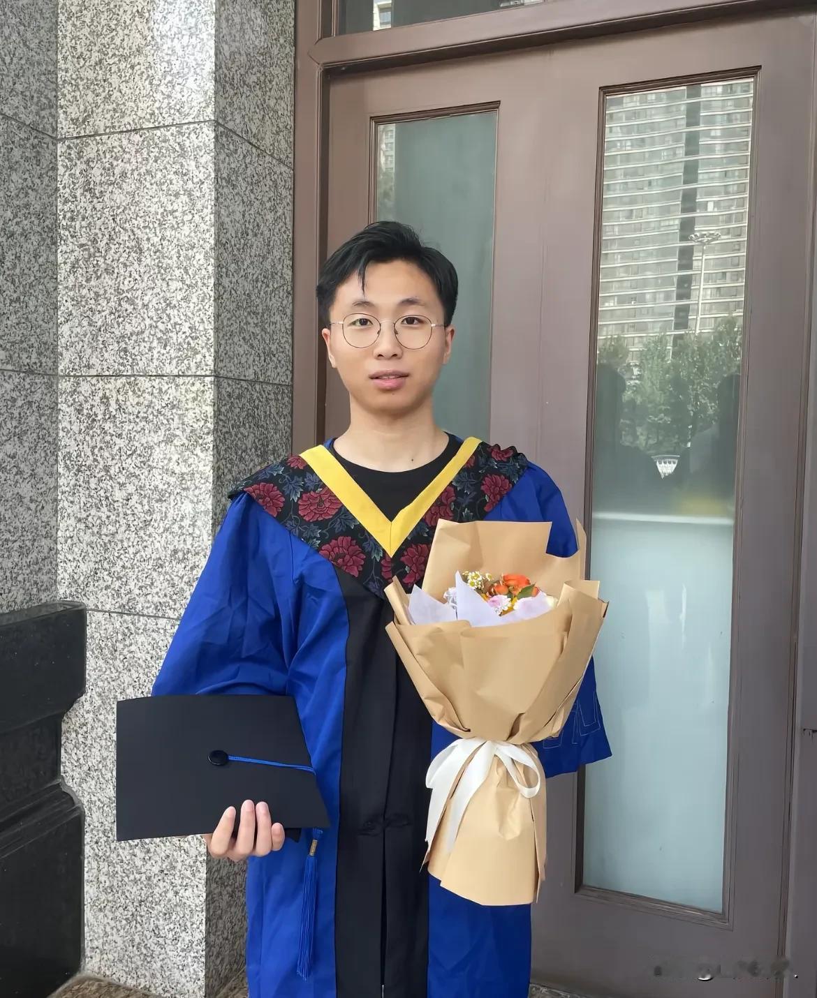 西安电子科技大学工程硕士谭子航去世，年仅28岁，二月份刚刚订婚！从确诊到去世才一