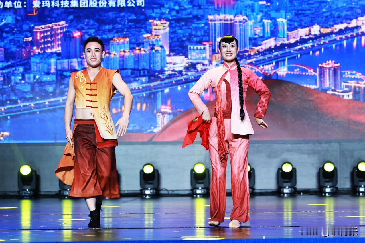 第九届全国职工全健排舞大赛精彩瞬间（6）张景义摄影
        （工人日报记