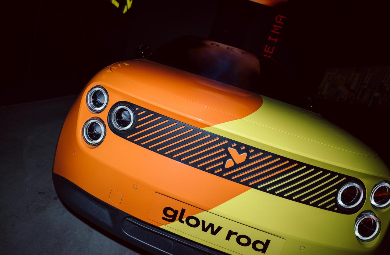 2026 米兰设计周期间，firefly 萤火虫携沉浸式装置「萤光车库」登陆 B