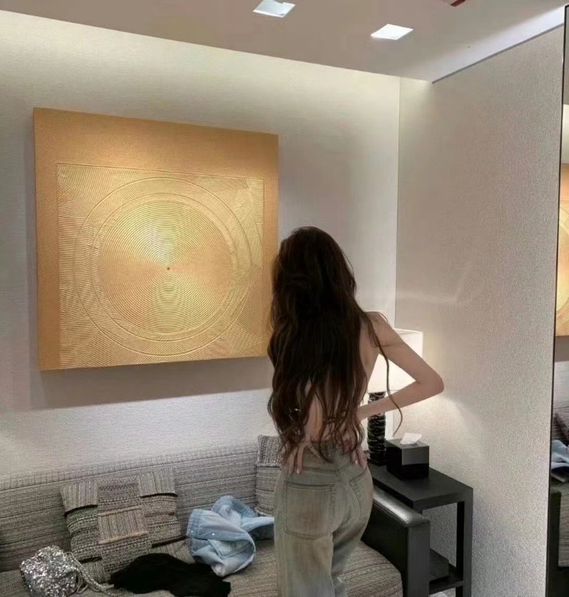 什么都是假的 只有每天买点吃的喝的 哄着自己上班才是真的 . ​​​