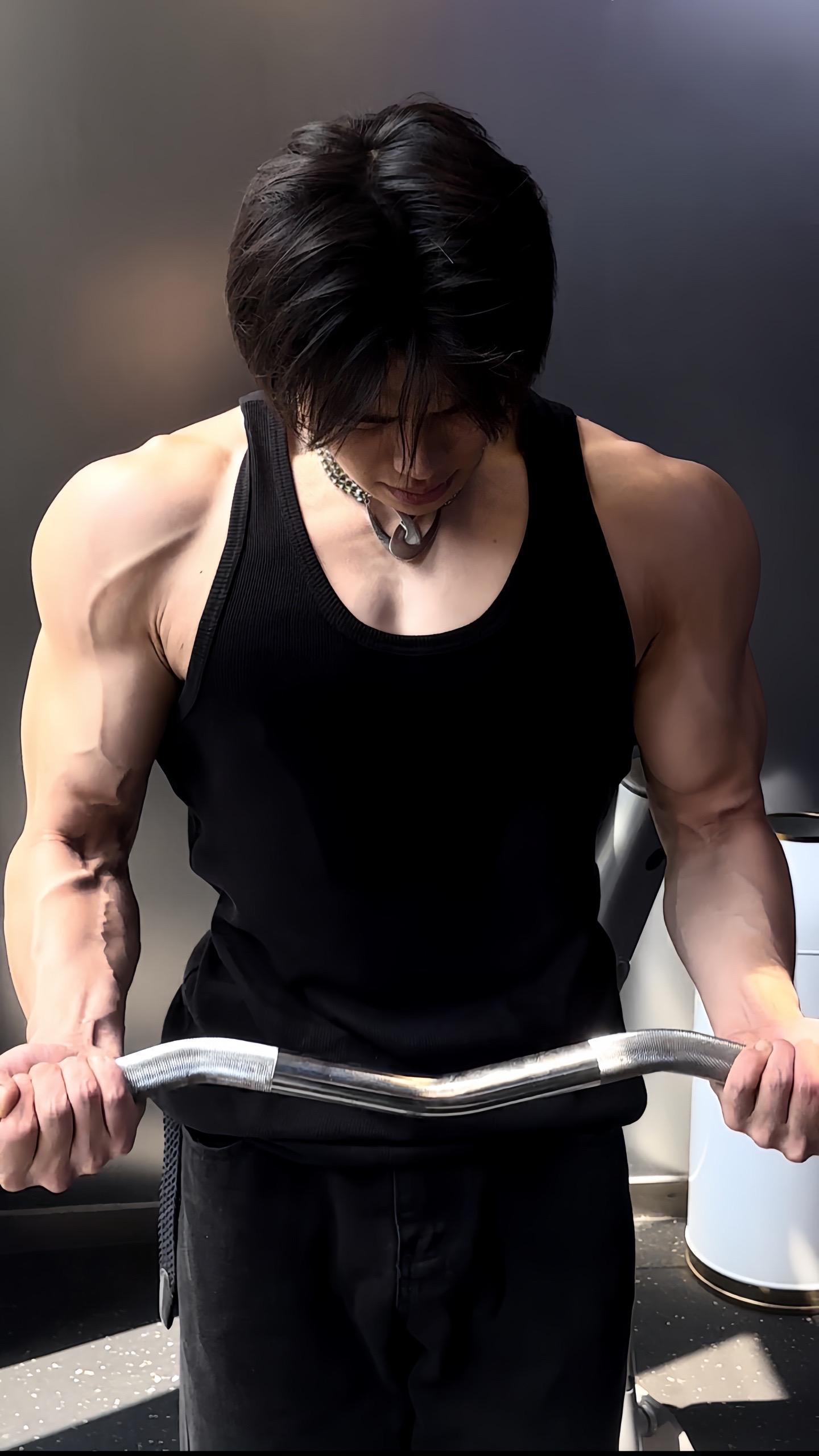 男人的肩膀 女人的荣耀。宽肩窄腰