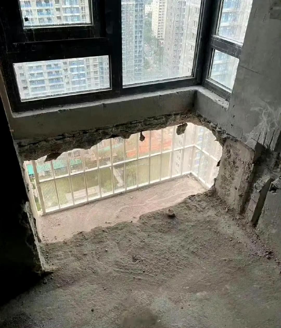 现在的房主装修可狠了，想砸就砸，房子塌不塌好像跟他无关似的！