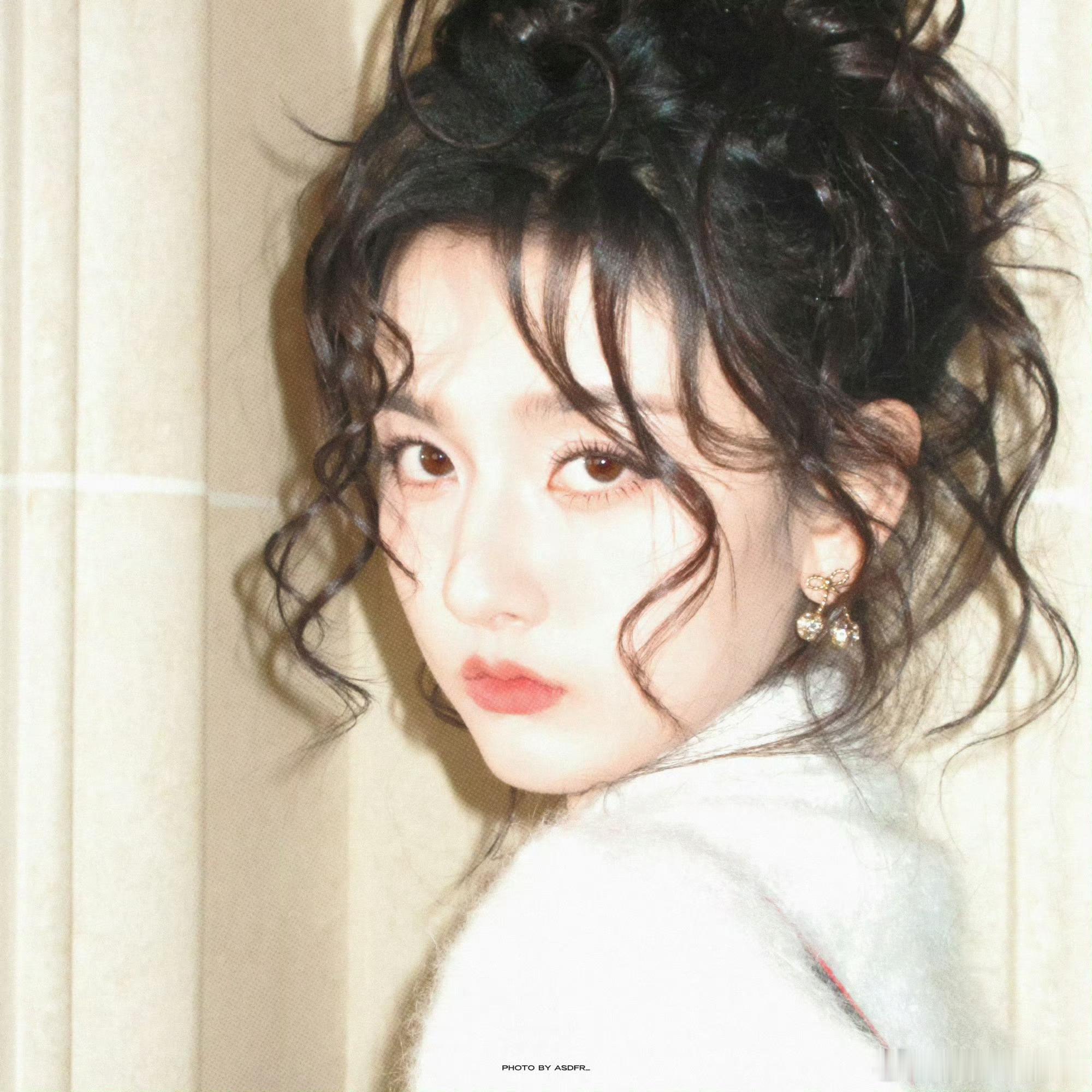 宋祖儿长胳膊长腿具象化宋祖儿潜水好长一条 网友偶遇宋祖儿潜水拍摄，水下好长一条人