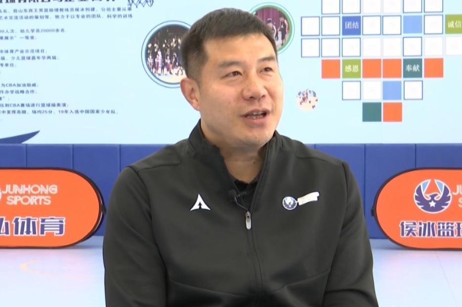 前山东男篮队长、助理教练侯冰预计将于下周正式出任山东高速女篮主教练，他将带领山东