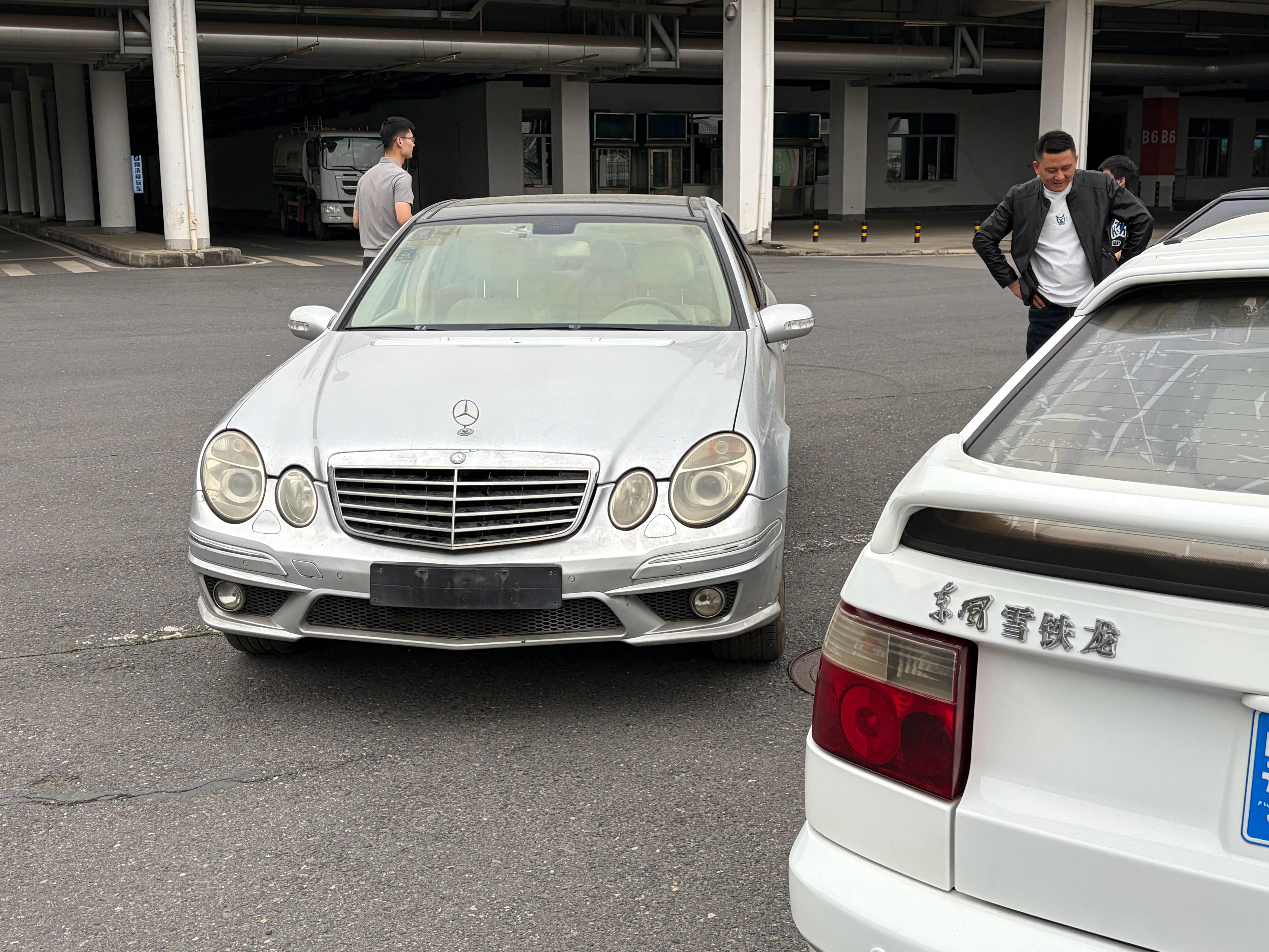 下午开富康出去跟玩老车的朋友们聚了聚，主要是让他们欣赏一下我的富康。玩老车的心态