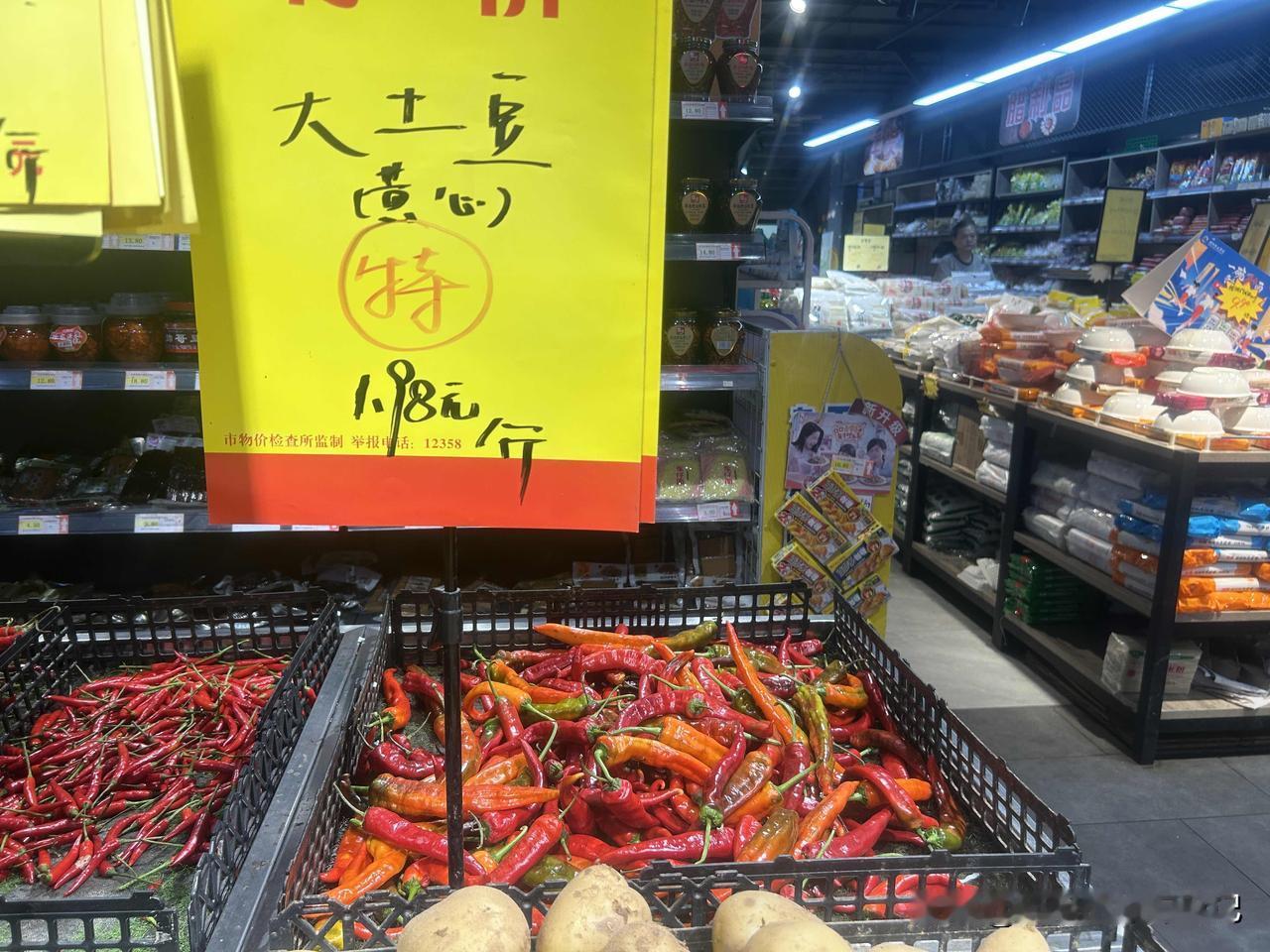 回到大长沙，完美诠释什么叫：不适应！
去超市买菜，本地青椒4.98元一斤，弥勒2