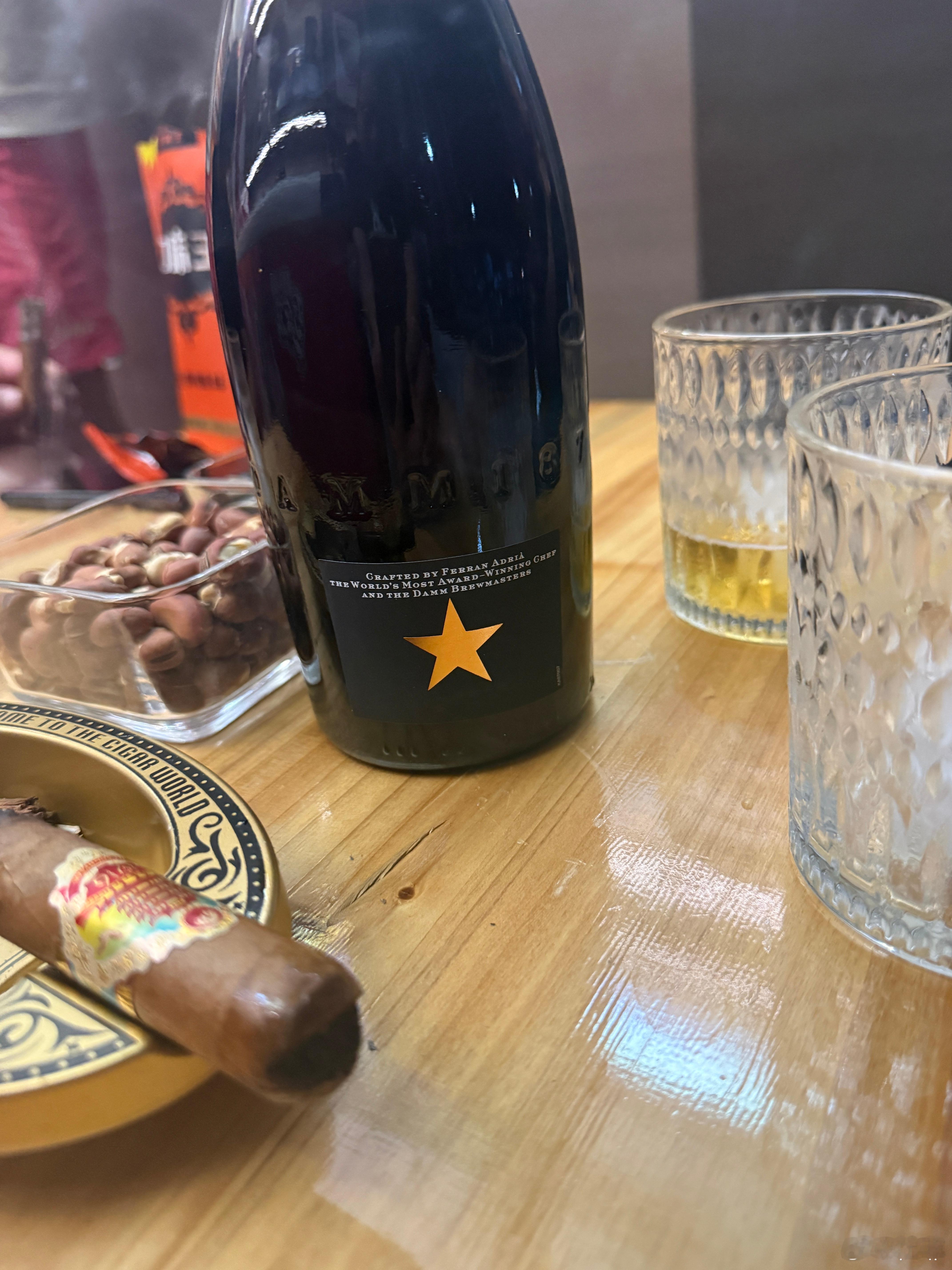 台风，暴雨，不出门。喝杯麦卡伦，再来瓶大星🤓