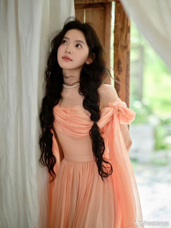 章若楠这张脸拿什么输，太美了，好看好看好看[爱慕][爱慕][爱慕] ​​​