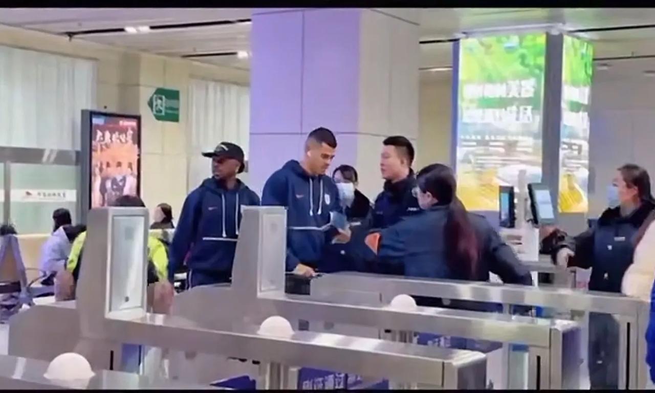泰山队今天出征亚冠名单出炉，费南多随队，吉翔、毕津浩、刘彬彬、廖力生、王彤因伤留