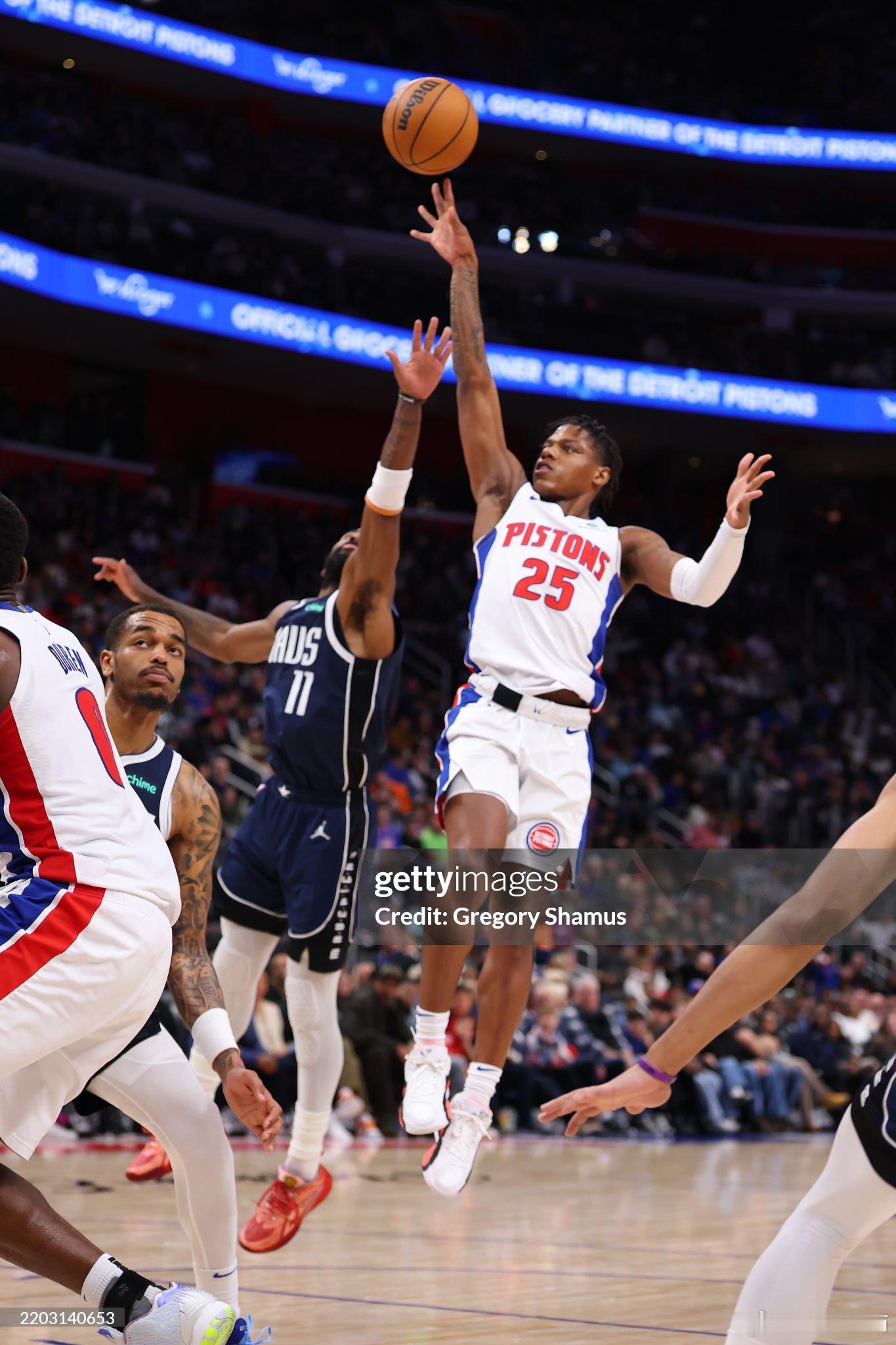 MFFL 来自Marc Stein的消息。达拉斯将交易得到萨瑟。湖人交易得到凯斯