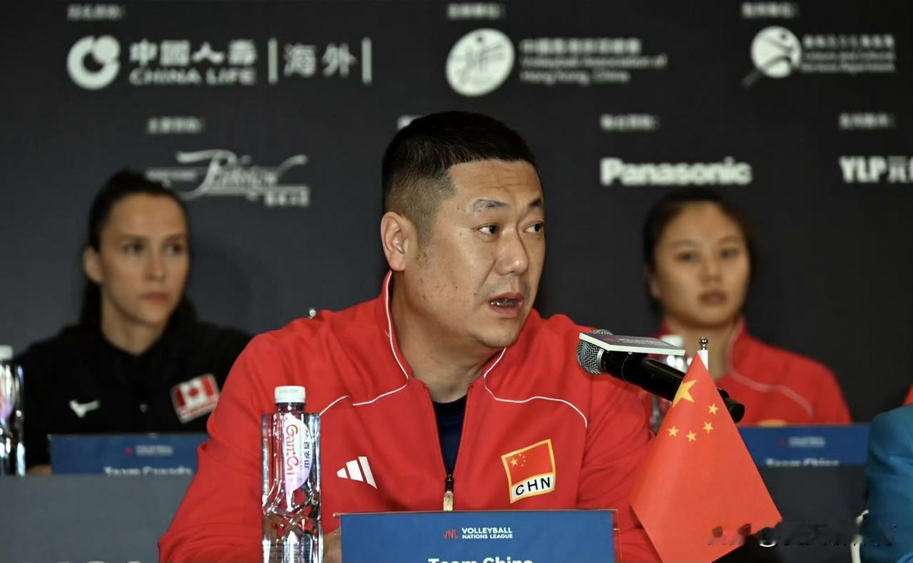 中国女排明天打加拿大女排，首发阵容会有巨大变化！赵勇教练在香港站的赛前发布会上透