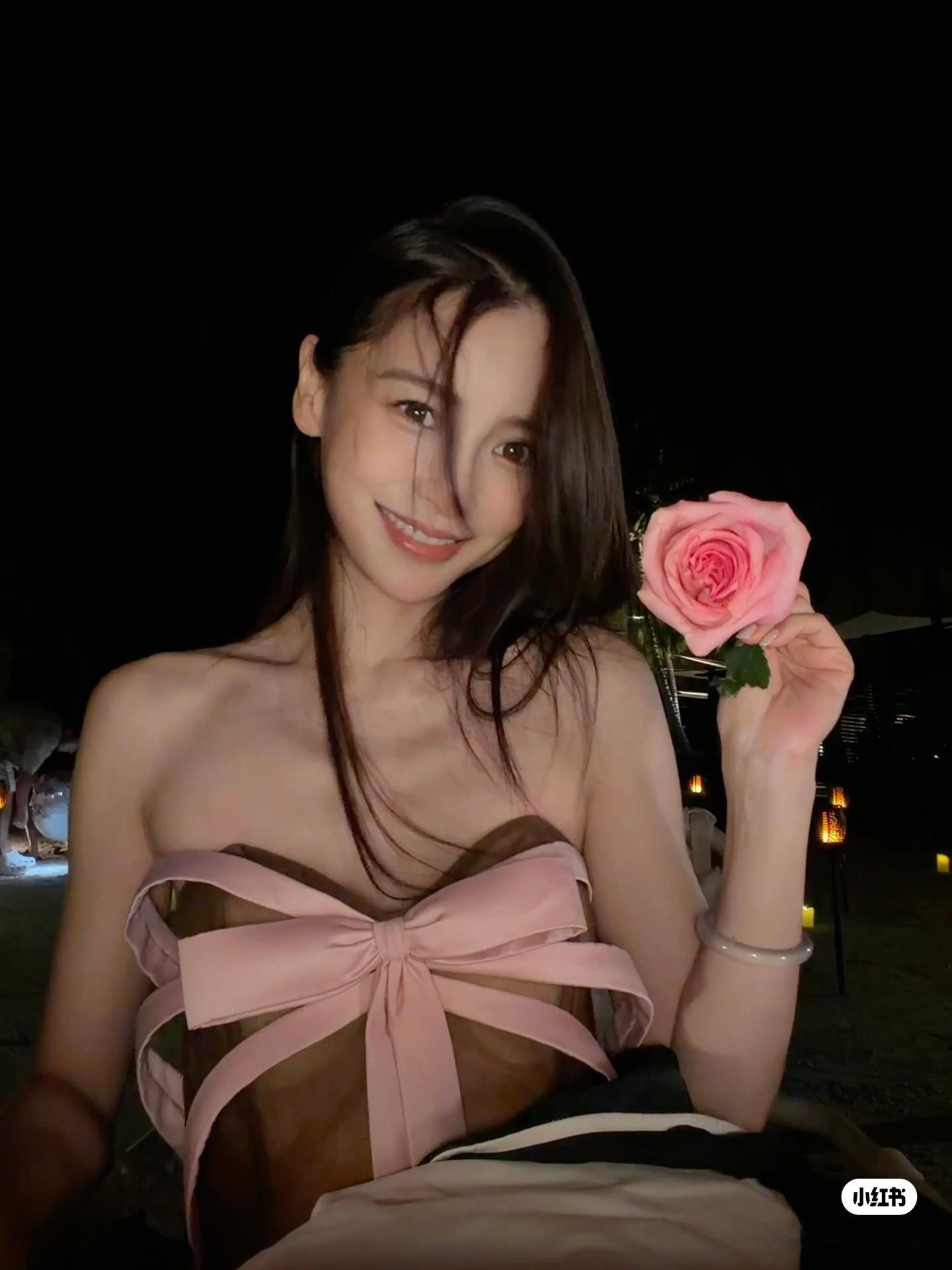 七月七～七夕接到了姐姐发来的七张美照🥰 
