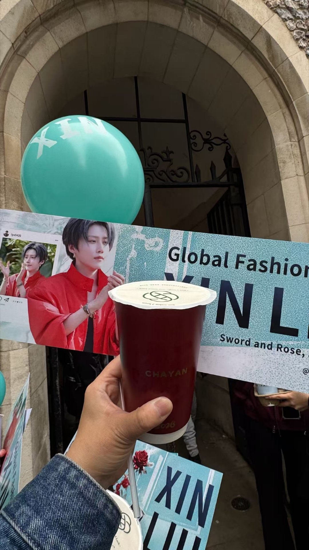 刘雨昕出席肯迪文百年大秀•伦敦给粉丝的逆应援，双向奔赴🫶🏻 