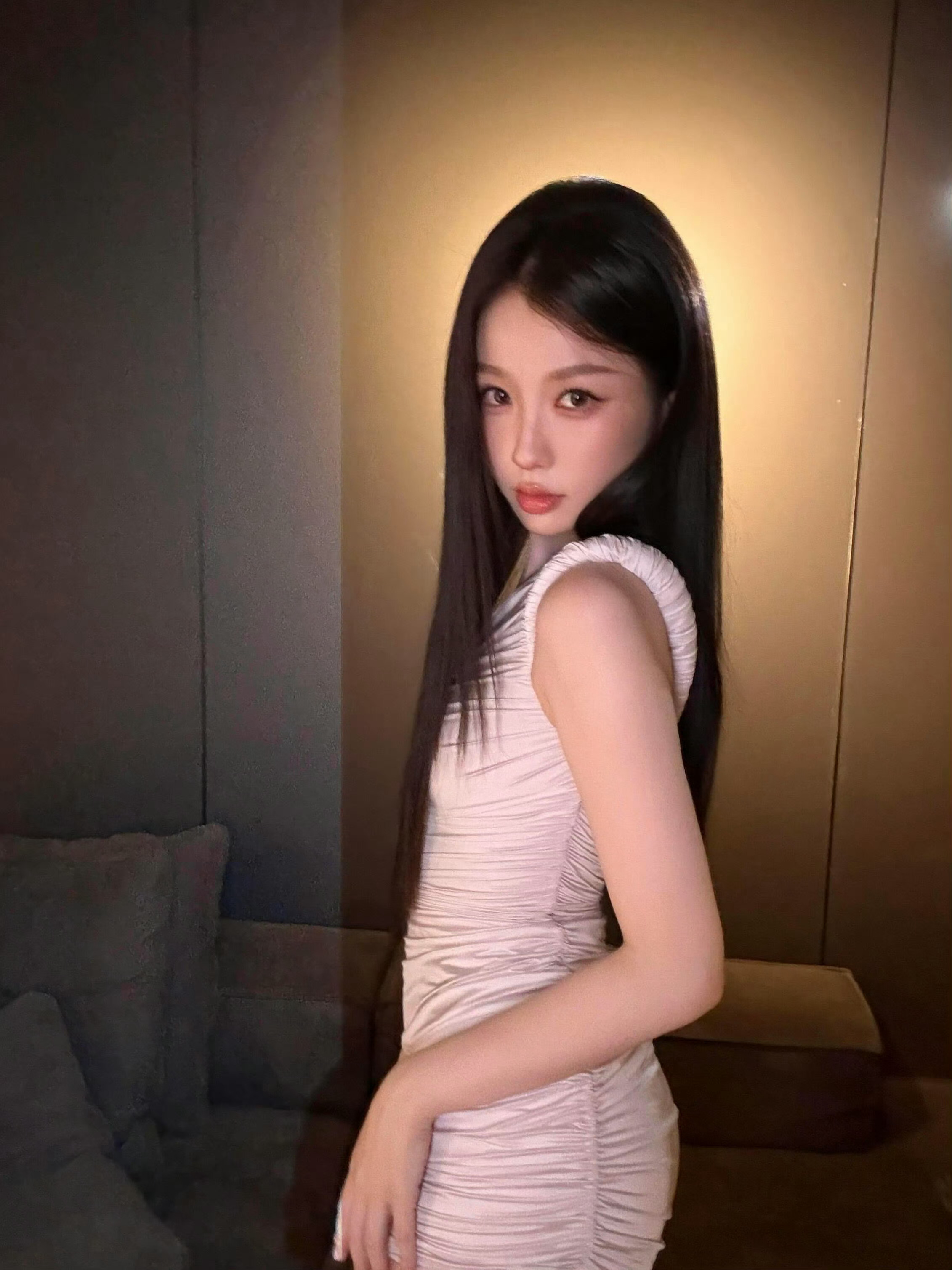刚睡醒就看到我妈妈…这身太美…好适合虞书欣，梦一个以后有营业图🤤 ​​​