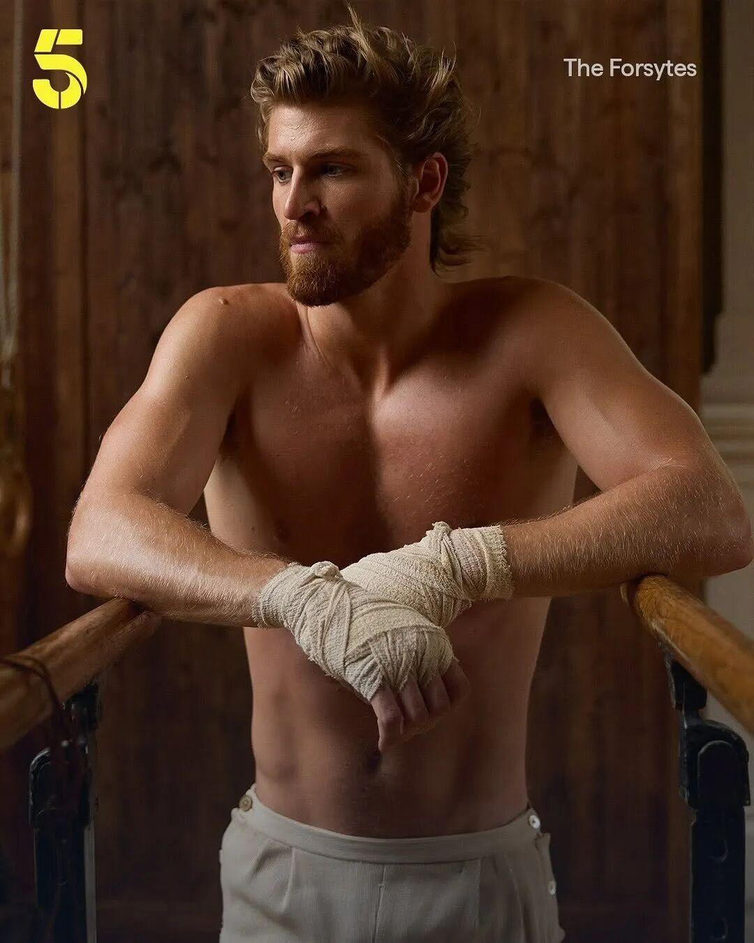 近日，28岁的英国超生代男演员 Danny Griffin（丹尼·格里芬） 在新