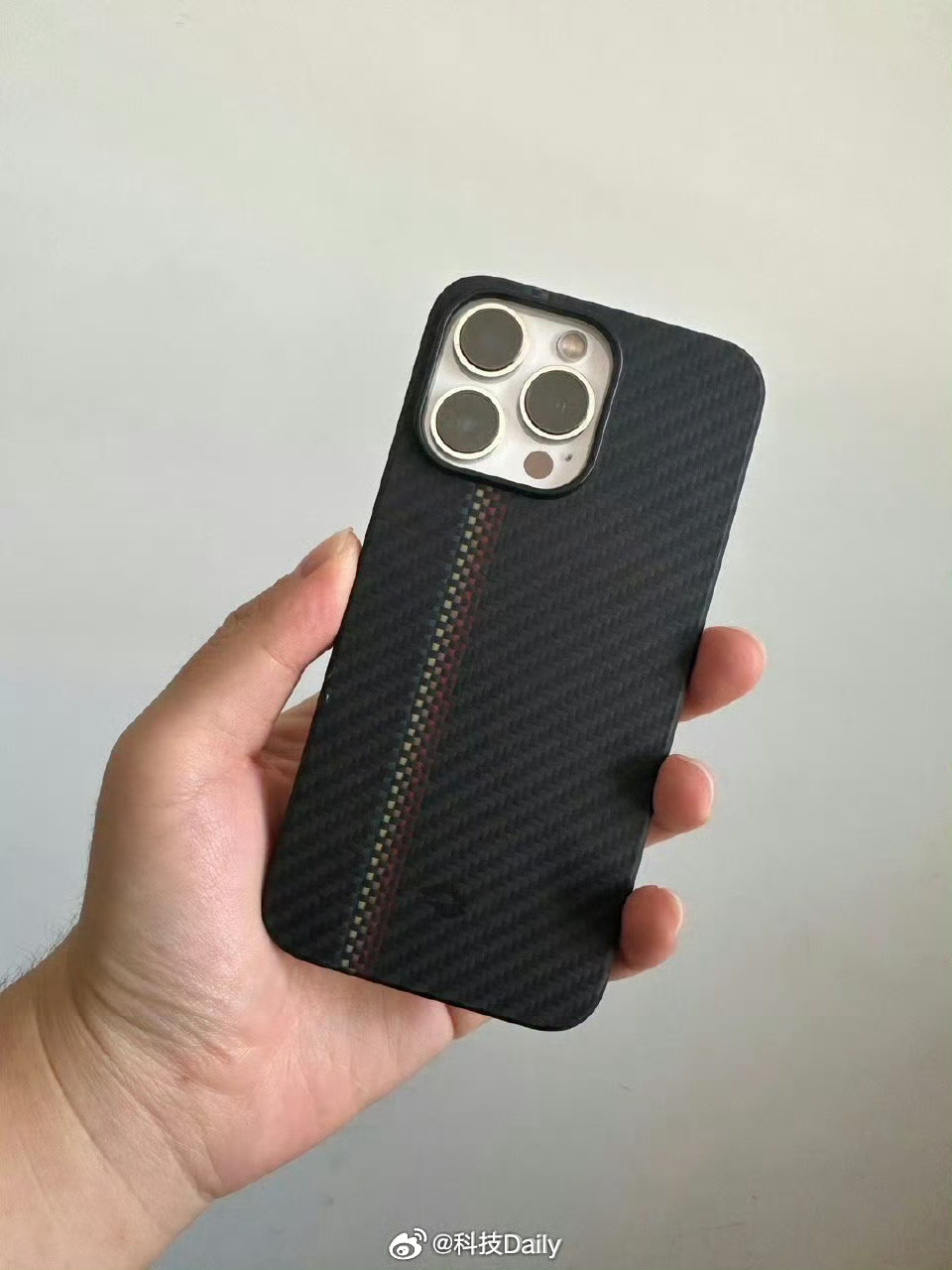 iPhone13半价换电池没货 还得看原价能不能换，如果原价能换，那说明就有问题