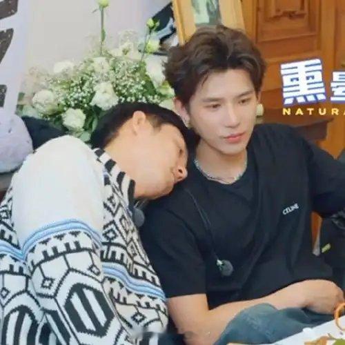不管其他了，《现在就出发4》有黄景瑜和王安宇我们的“警棍”组合，必看！！！ 
