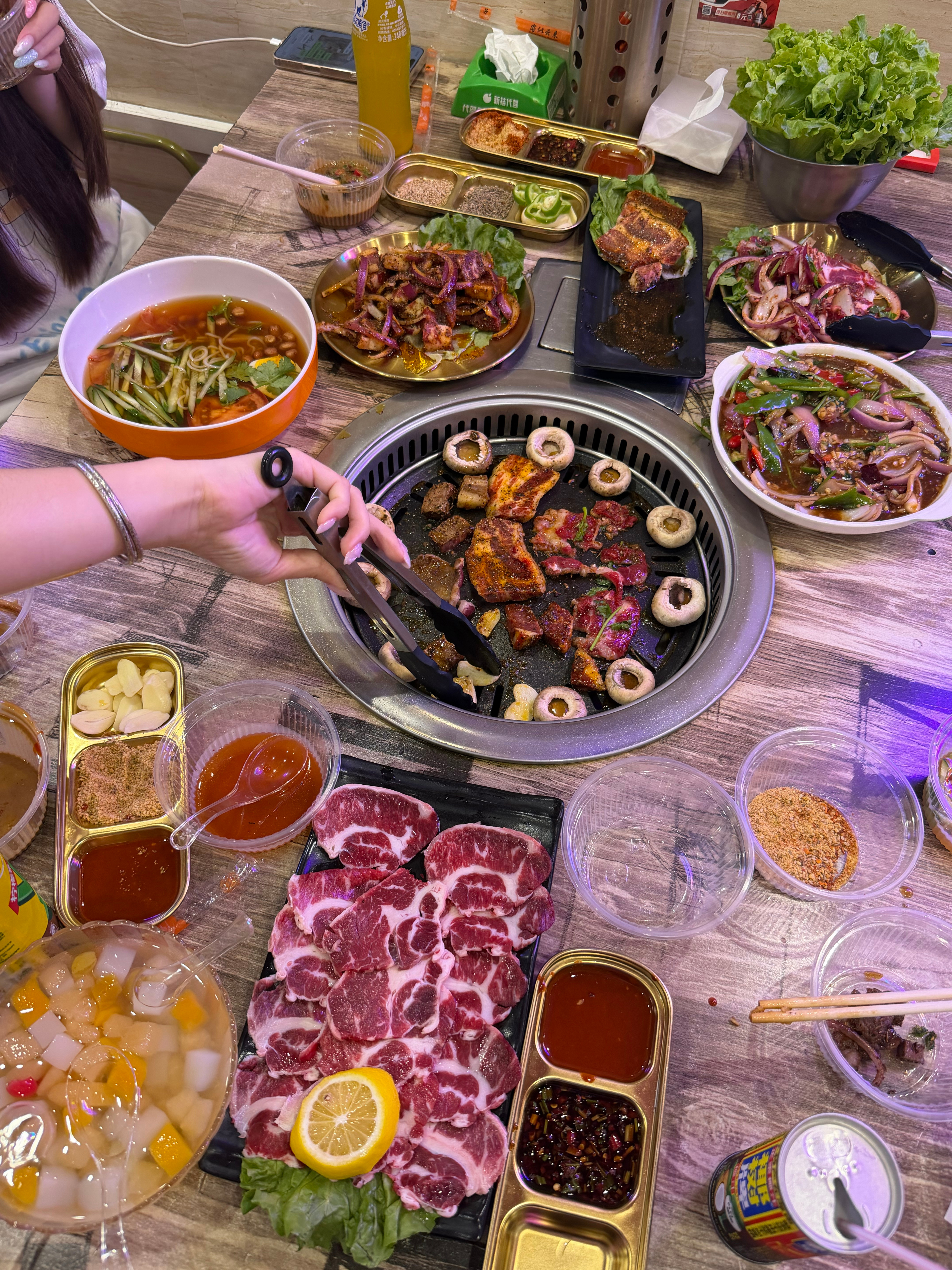 我来吃烤肉了米琪吵吵屋