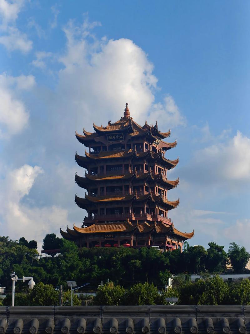 中国武汉成为世界城市圈很有潜力。武汉地理位置优越，是中国的交通枢纽，九省通衢可不